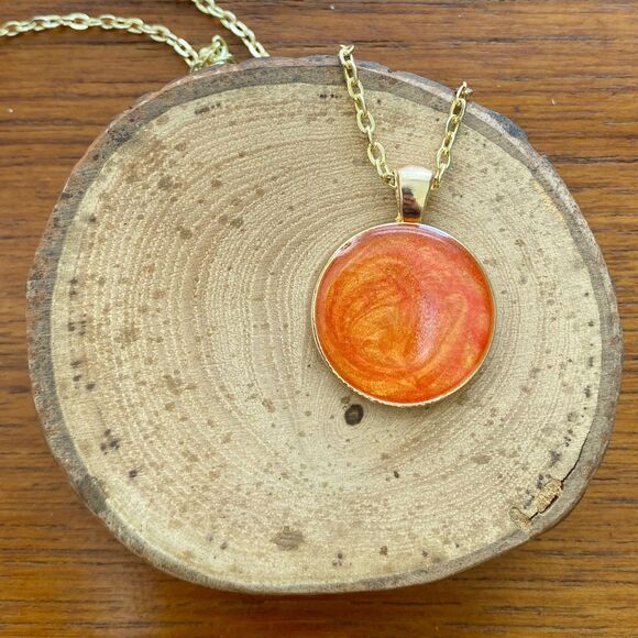 Peach Creamsicle Mica Powder Epoxy Round Gold Medallion 24 in Gold Plated Chain - Picture 3 of 8